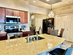 Fridge, microwave, oven, stovetop - Lakefront Livin' at Bella Vista @ Island on Lake Travis with Indoor Heated Pool! (Lago Vista)