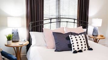 2 bedrooms, desk, iron/ironing board, WiFi