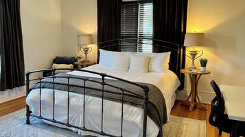 2 bedrooms, desk, iron/ironing board, WiFi