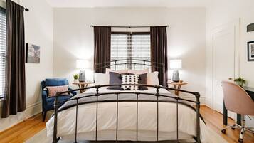 2 bedrooms, desk, iron/ironing board, WiFi