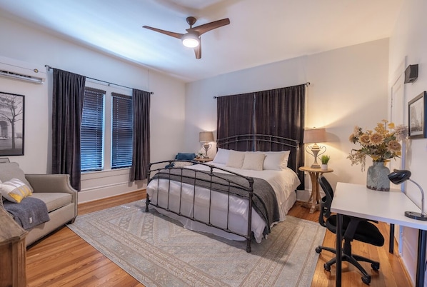 2 bedrooms, desk, iron/ironing board, WiFi