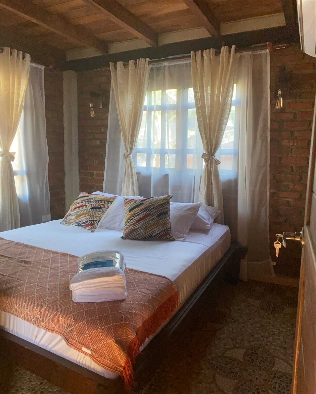 2 quartos, ferros/tábuas de passar roupa, Wi-Fi de cortesia