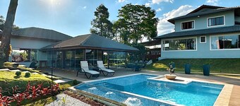 Mansão Exclusiva em Pedra Azul!