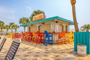 Outdoor dining - *BeachFront Premium -Summit 1320 (Panama City Beach)