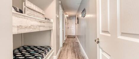 1 soverom, skrivebord, strykejern/-brett og wi-fi