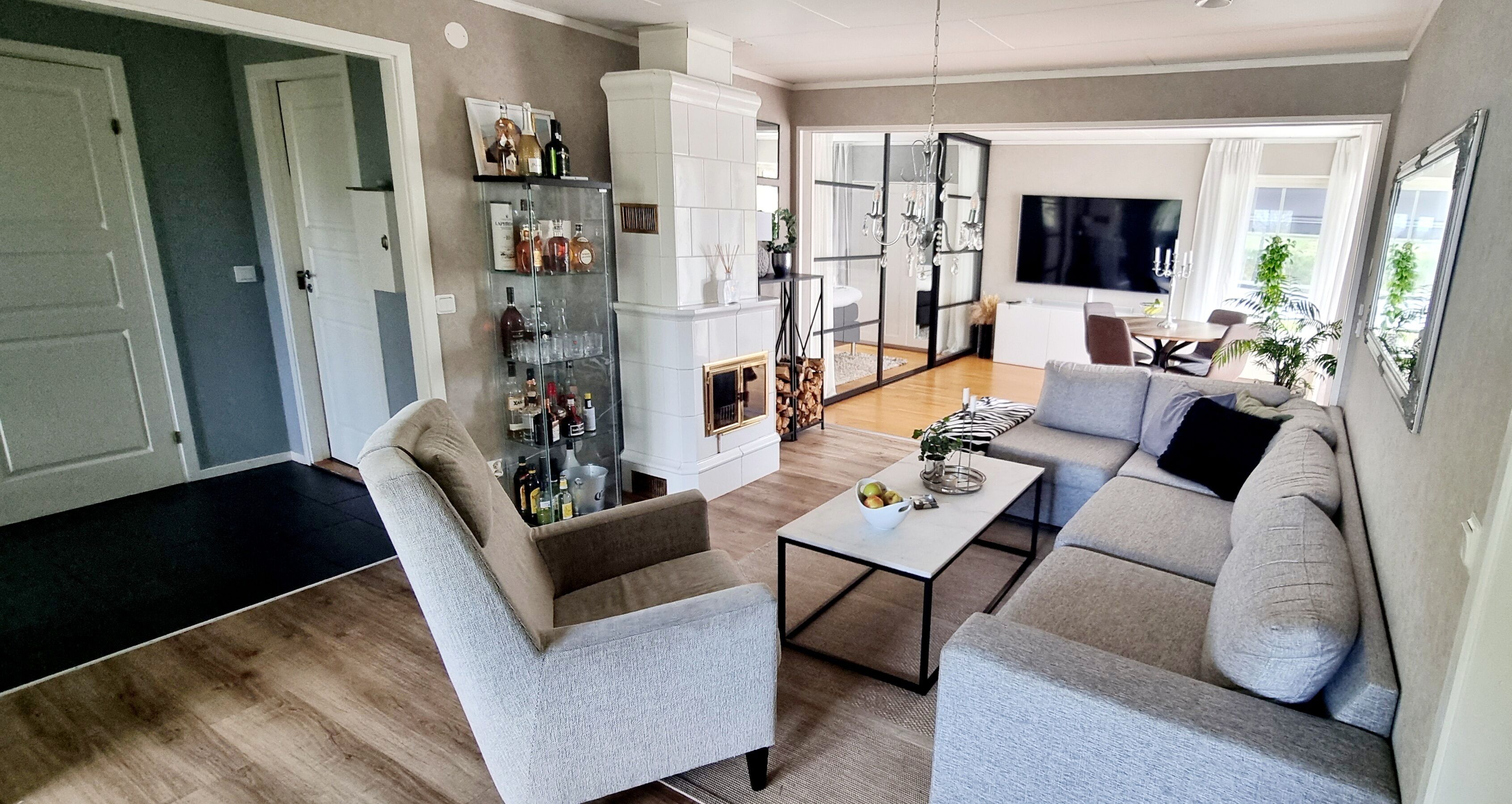 Smart-TV, filmbibliotek, stereoanlegg og PC-skjermer