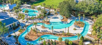 Steps to heated pools - 6-Seater LSV + Bikes + Beach Club Access