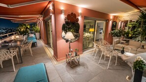 Outdoor dining - Grand Penthouse Dernier Étage Face Tour Odeon vue Panoramique mer et Monaco (Beausoleil)