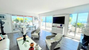 Living area - Grand Penthouse Dernier Étage Face Tour Odeon vue Panoramique mer et Monaco (Beausoleil)