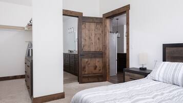 3 bedrooms, desk, free WiFi, bed sheets