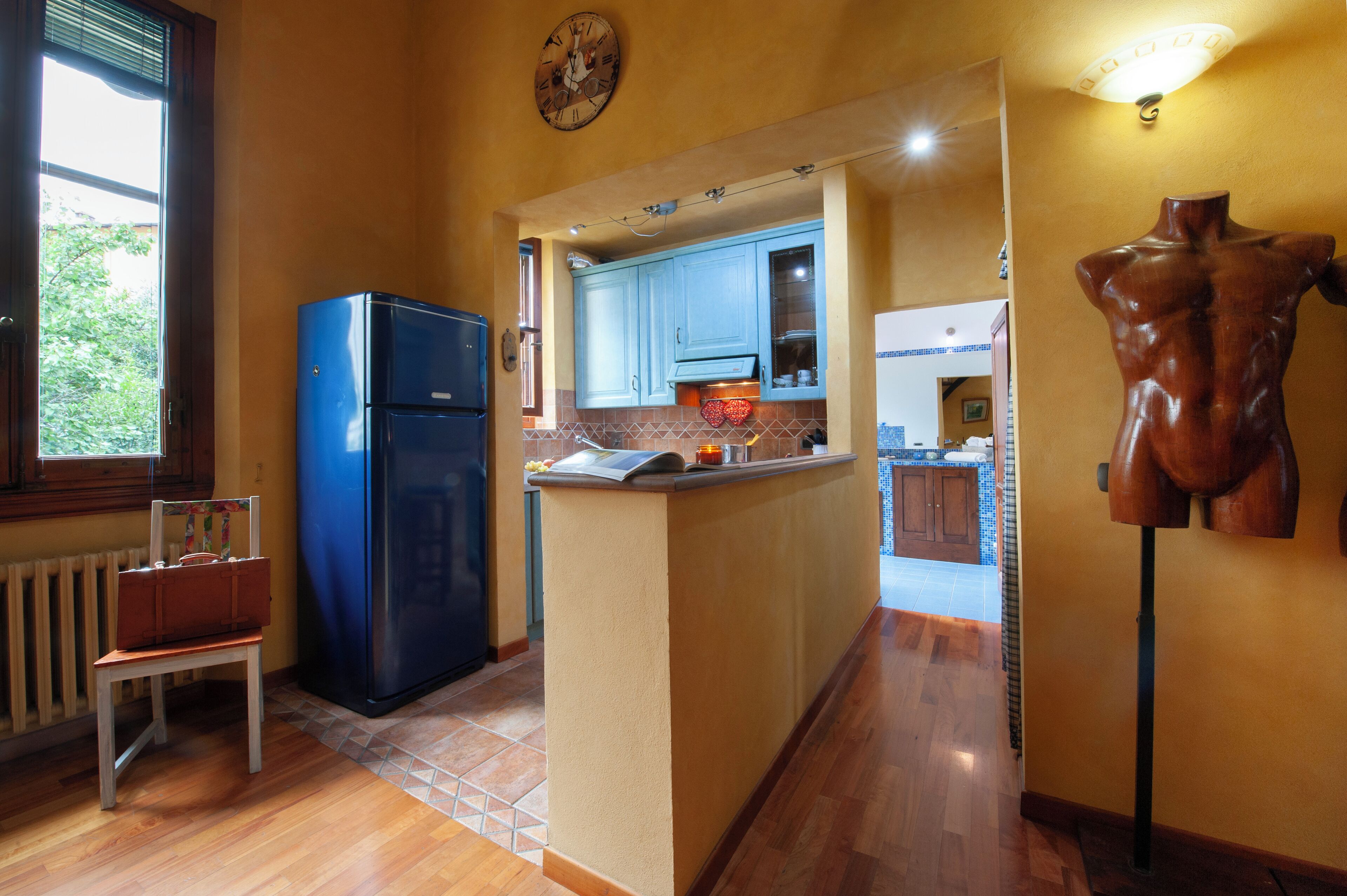 Frigorífico, horno, placa de cocina y lavavajillas