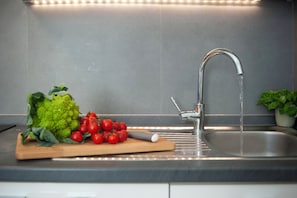 Fridge, microwave, oven, stovetop - Fuori le Mura di San Frediano - Flo Apartments (Firenze)