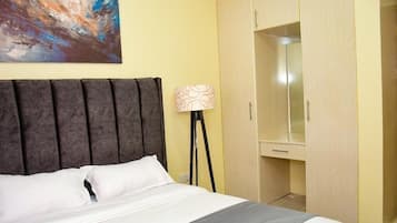 2 habitaciones, tabla de planchar con plancha, wifi y ropa de cama