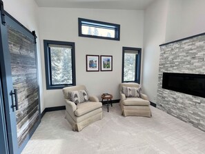 Télévision, cheminée