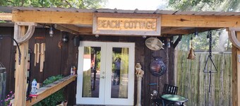 Beach Cottage 5min walk to bay or 5 min. Travel to Gulf of Mexico
