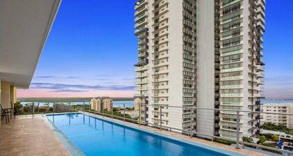 The Midas Touch | Rooftop Pool & Free Parking