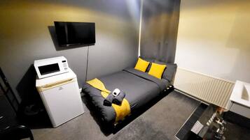 Comfort Double Room | Free WiFi, bed sheets