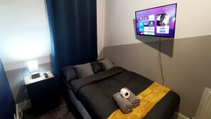 Comfort Double Room | Free WiFi, bed sheets - Stay Sleep Rest - De Grey (Hull)