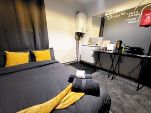Comfort Double Room | Free WiFi, bed sheets - Stay Sleep Rest - De Grey (Hull)