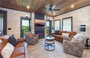 Smart-tv en een open haard