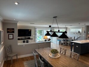 Dining - Amazing outdoor Oasis with oversized Pool, Double Lanai & 90 sec walk to beach! (Holmes Beach)