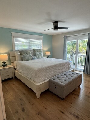 3 bedrooms, iron/ironing board, travel crib, free WiFi - Amazing outdoor Oasis with oversized Pool, Double Lanai & 90 sec walk to beach! (Holmes Beach)
