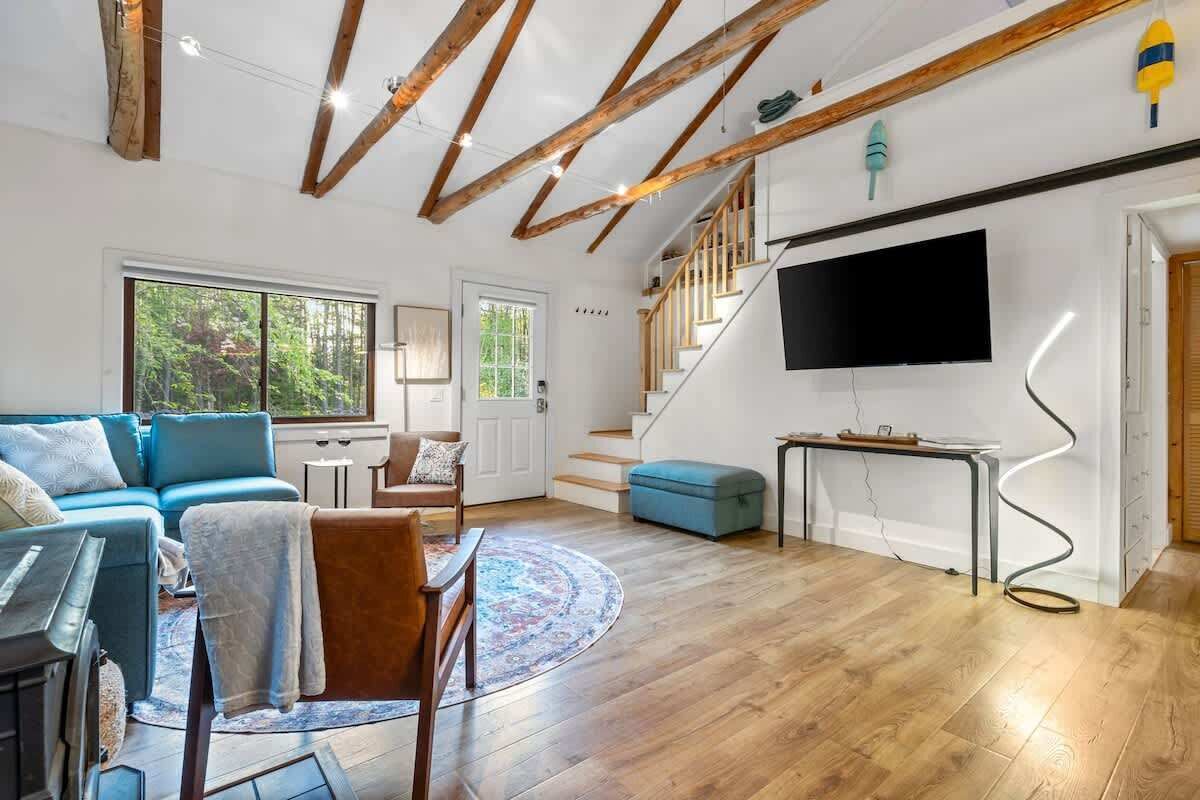 TV, fireplace, offices