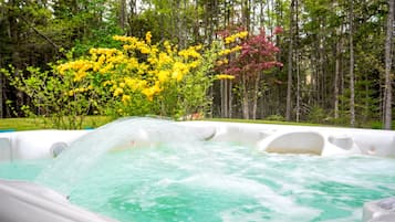 Tina de hidromasaje al aire libre