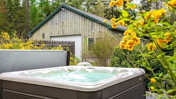 Tina de hidromasaje al aire libre