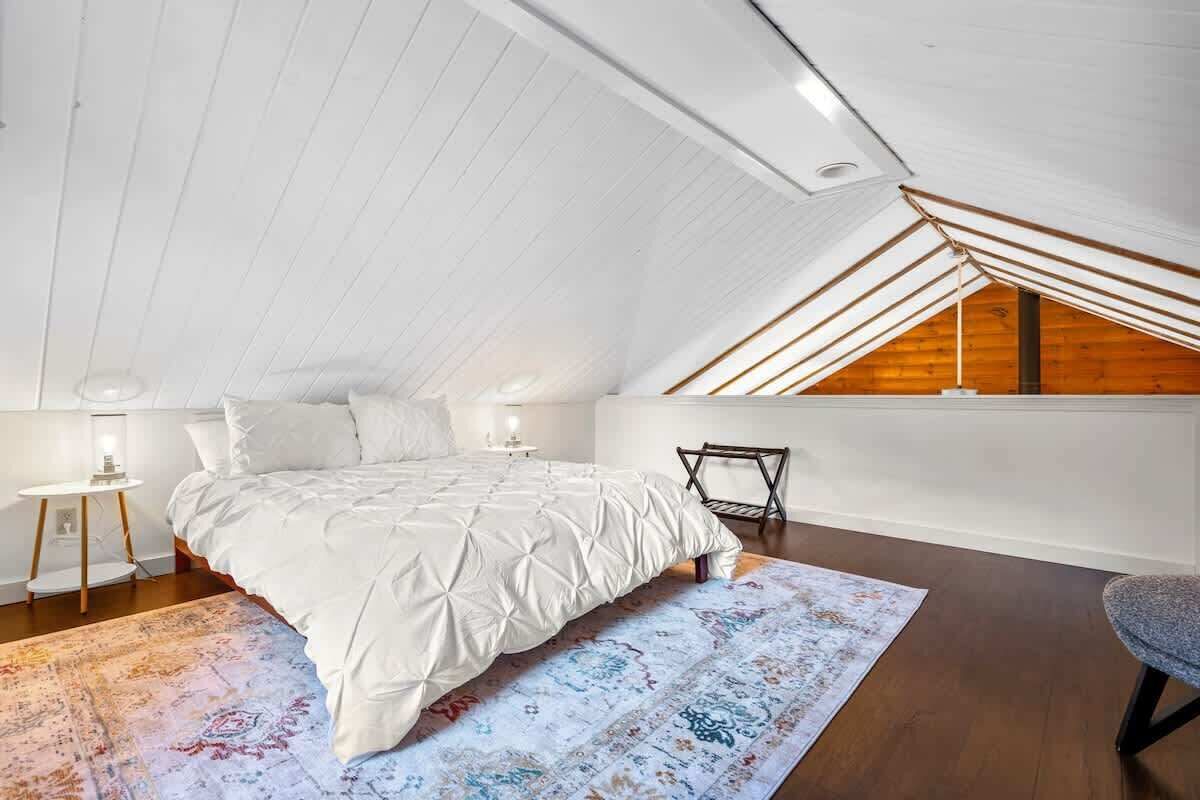 3 chambres, bureau, fer et planche à repasser, lit parapluie