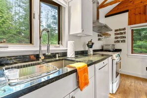 Fridge, microwave, oven, stovetop - Southwest Harbor | Hot Tub | Fire Pit  | AC | W/D (Southwest Harbor)