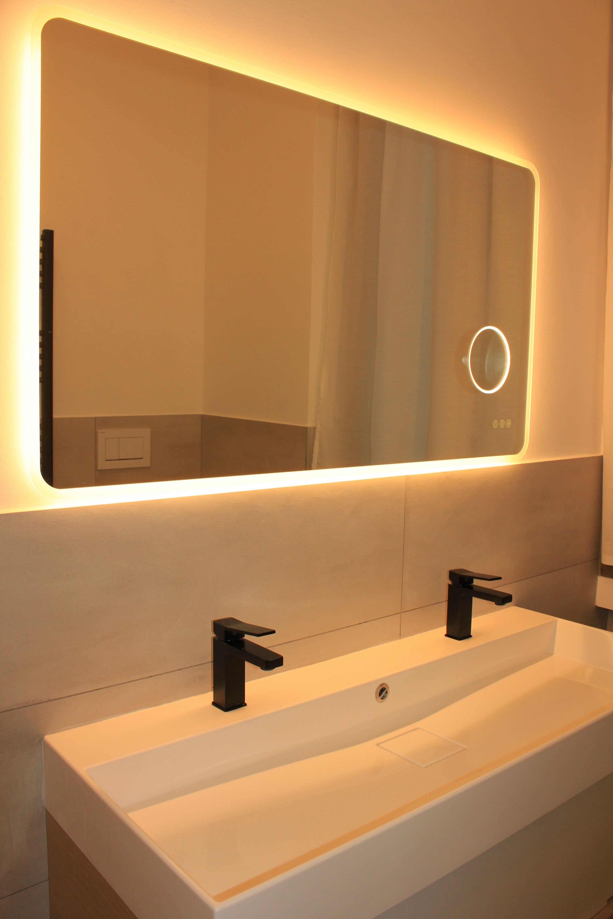 Dusche, Bidet, Handtücher, Seife