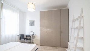 2 Schlafzimmer, Schreibtisch, Bügeleisen/Bügelbrett, WLAN