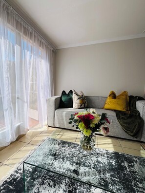 Living area - Take a break and unwind at this peaceful oasis. (Sandton)