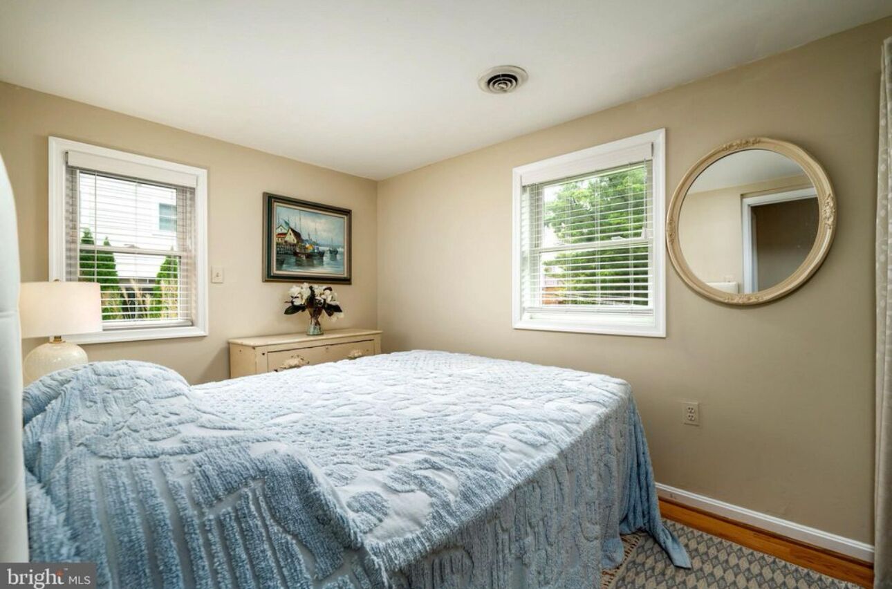 3 bedrooms, in-room safe, free WiFi, bed sheets