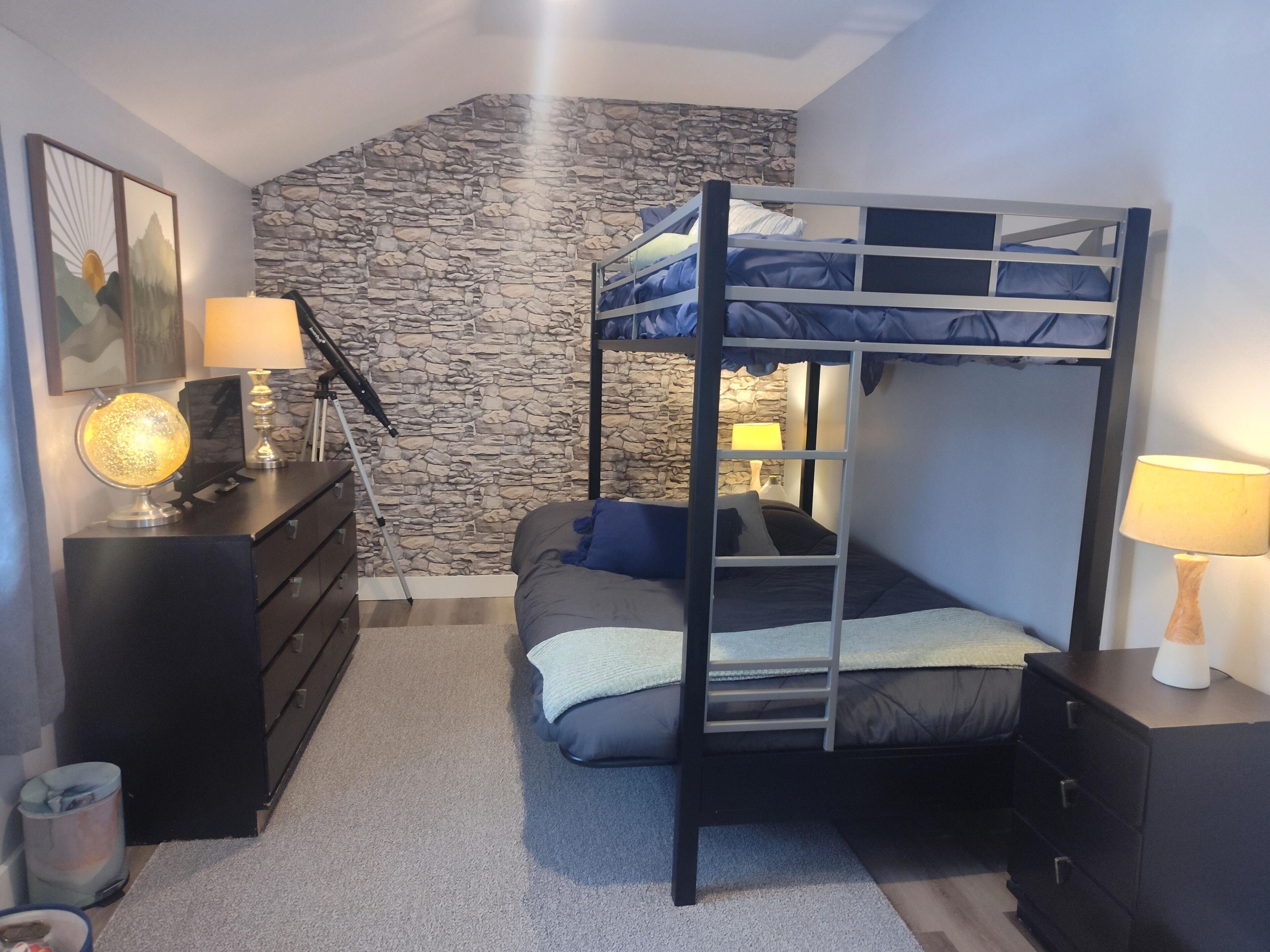 2 多间卧室、办公桌、熨斗/熨衣板、旅行婴儿床