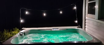 Berkshires! Dog & Family Friendly, Hot Tub, Hiking, Lakes-Swimming, Canoeing