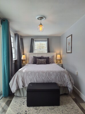 2 bedrooms, desk, iron/ironing board, travel cot