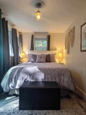 2 bedrooms, desk, iron/ironing board, travel cot