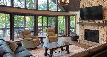 Lakefront Pocono Retreat w/ Hot Tub & Game Loft in Masthope