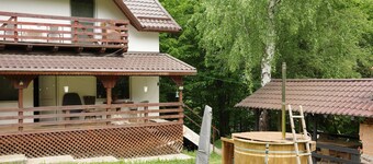 Secluded Cabin Retreat: Hot Tub, Nature, and Tranquility in the Woods"