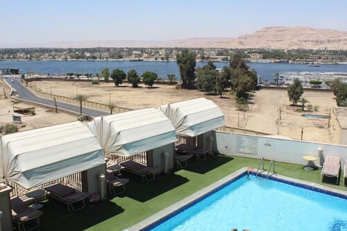 Emilio Hotel Luxor 