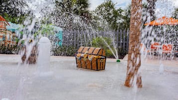 Outdoor pool, free cabanas, sun loungers
