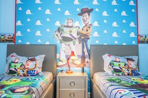 Superior Townhome | Children's theme room