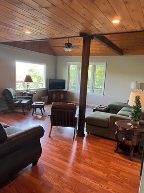 TV connectée, jeux vidéo, livres