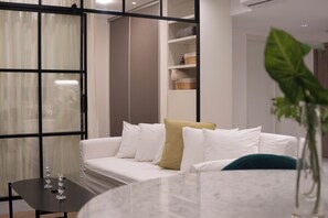 Smart TV, books - Vizion Juncal exclusivo departamento para dos personas y huésped menor adicional (Buenos Aires)