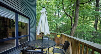 Moores Place -Wooded View-Great Location-Game Rm-by IU