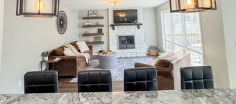 Moores Place -Wooded View-Great Location-Game Rm-by IU