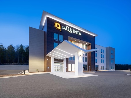 Exterior. La Quinta by Wyndham Chelsea Birmingham