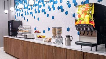 Café da manhã com buffet grátis todos os dias